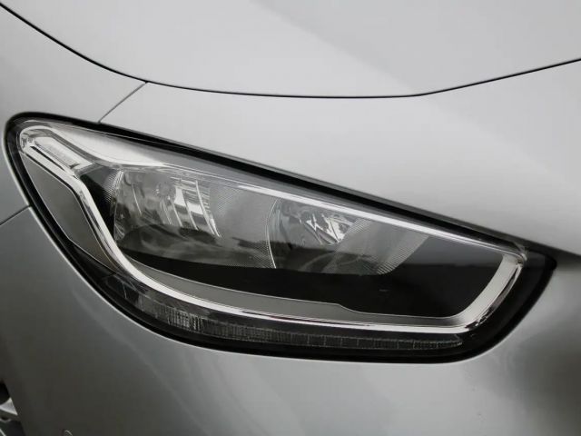 Mercedes-Benz B 180 Sedan