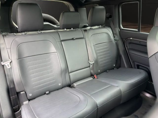 Land Rover Defender 110