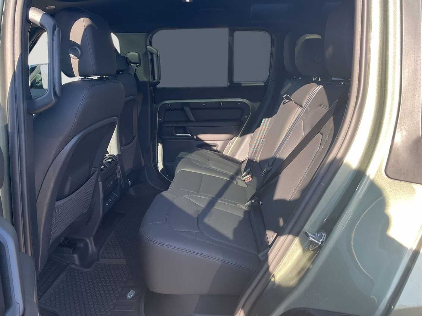 Land Rover Defender 110 Dynamic SE