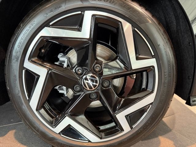 Volkswagen Golf 1.5 eTSI DSG Golf VIII R-Line