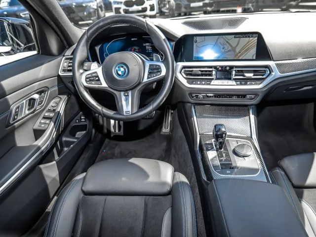 BMW 330 330e M-Sport xDrive