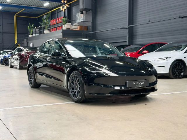 Tesla Model 3 RWD