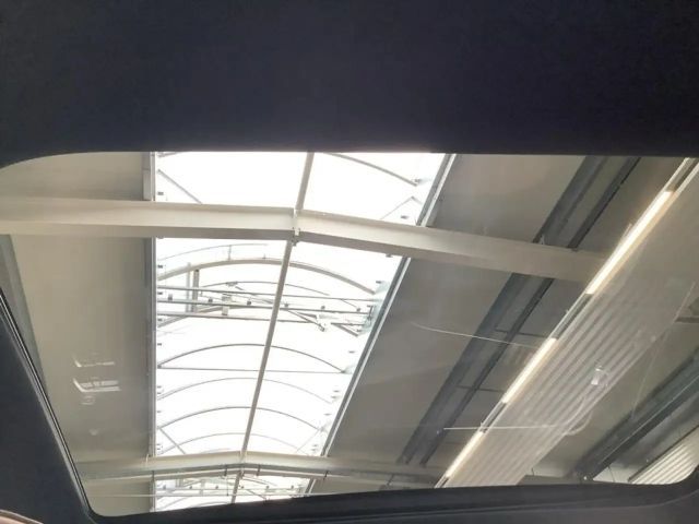 Mercedes-Benz E 200 AMG Line Sedan