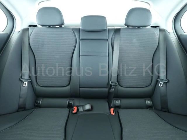 Mercedes-Benz C 200 Sedan