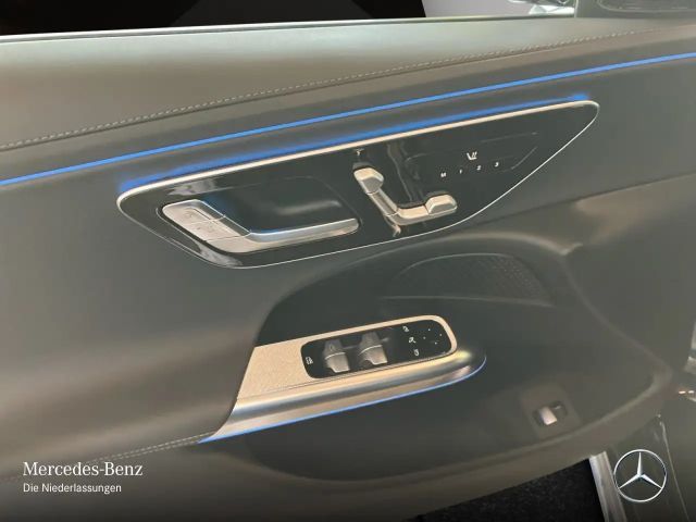 Mercedes-Benz E 200 AMG Line Sedan