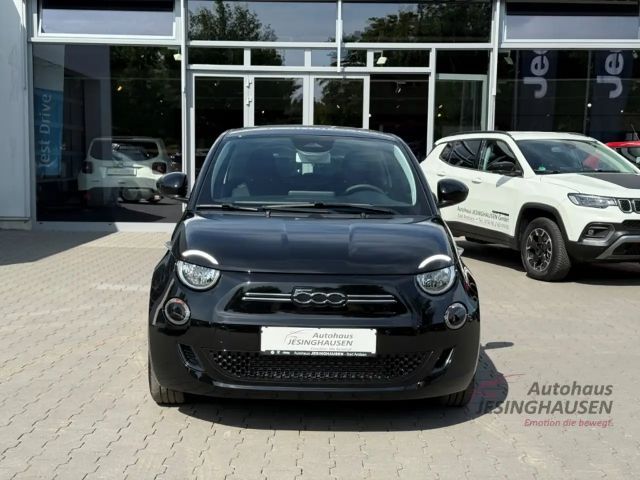 Fiat 500e +Klimaaut.+Tempomat+CarPlay+Spurhalte Navi Digital