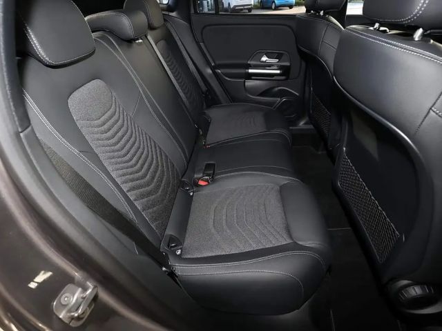 Mercedes-Benz GLA 180 KAMERA+SPURHALTE+CARPLAY+MBUX+LED+18"