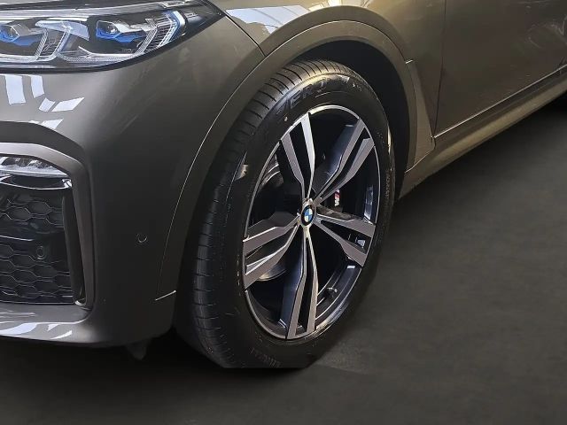 BMW X7 M50i