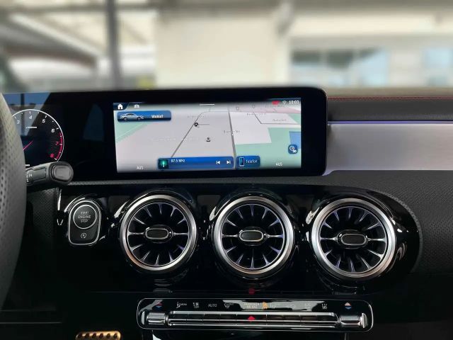 Mercedes-Benz CLA 220 4MATIC AMG Line Coupé