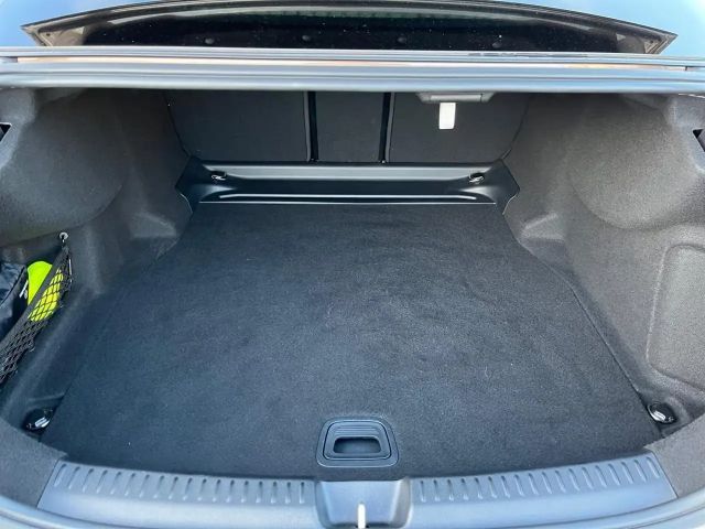 Mercedes-Benz E 200 AMG Line Sedan