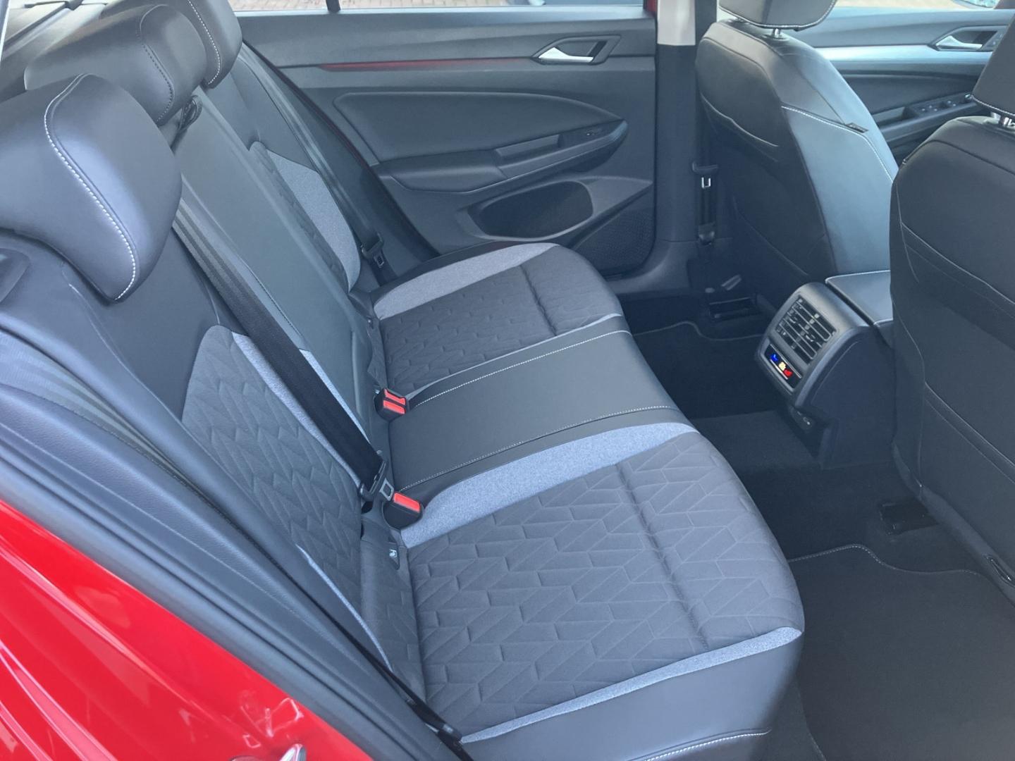 Volkswagen Golf 1.5 eTSI DSG Golf VIII Variant