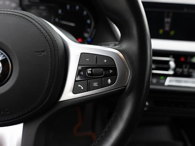 BMW 118 118i Sedan Sport Line