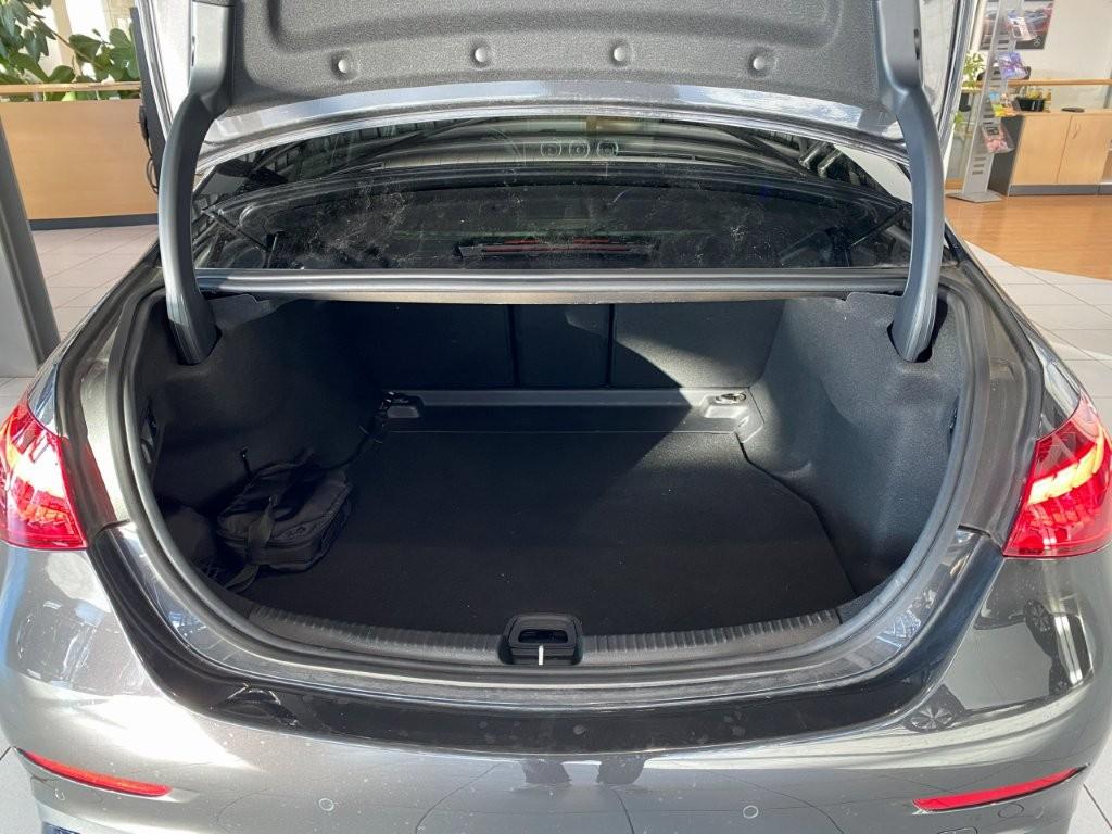 Mercedes-Benz C 180 AMG Line Premium Sedan