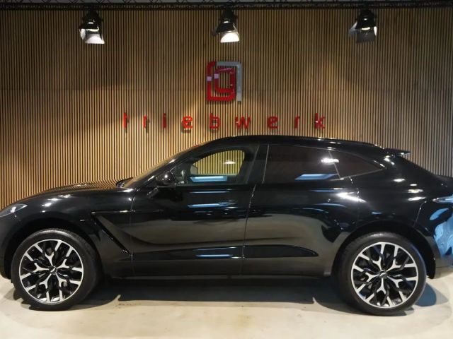 Aston Martin DBX V8
