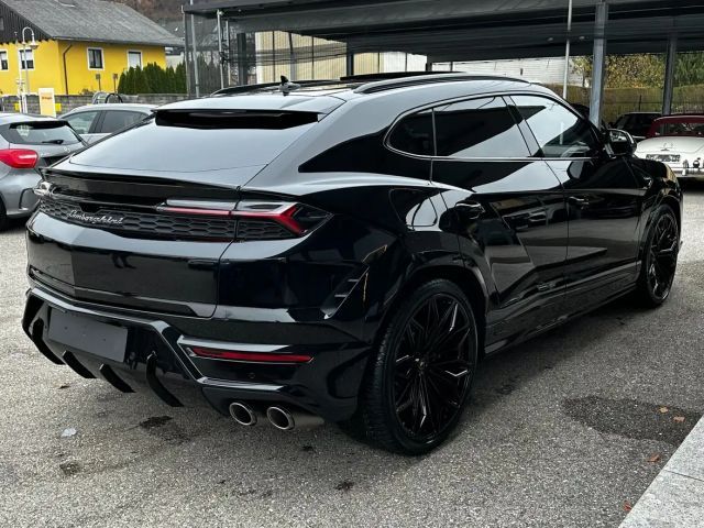Lamborghini Urus SE *Akrapovic*Carbon-Paket*23"*B&O*Pano*