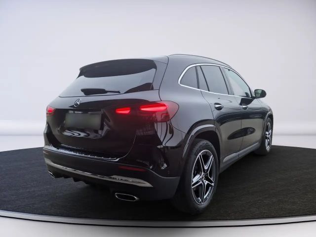 Mercedes-Benz GLA 180 AMG Line