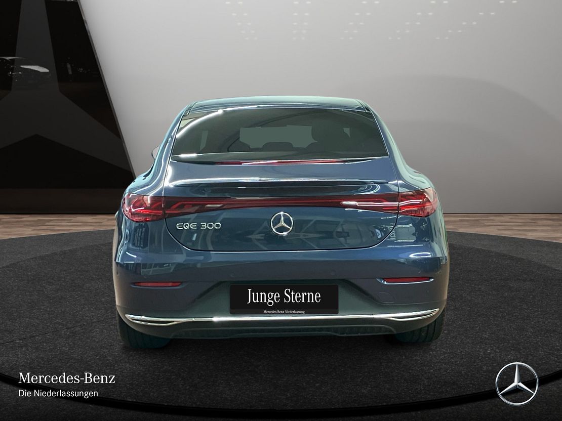 Mercedes-Benz EQE 300 Sedan