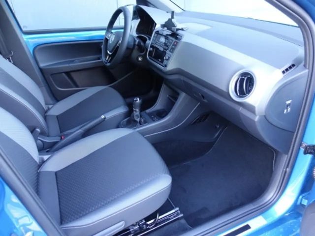 Volkswagen up! Active