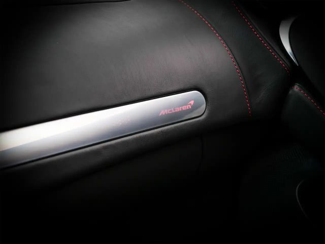 McLaren GT Onyx Black, Black Pack. Sports Exhaust