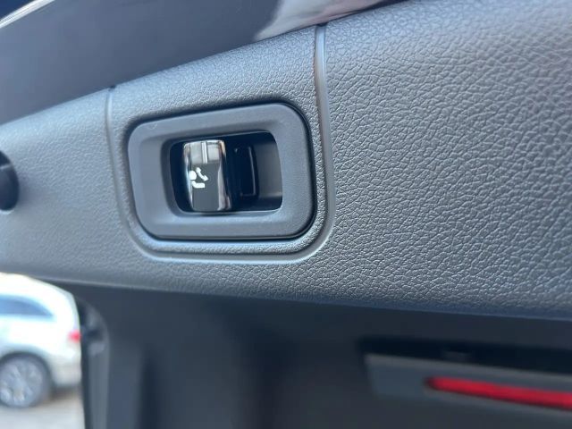 Mercedes-Benz E 220 AMG Line E 220 d Sedan