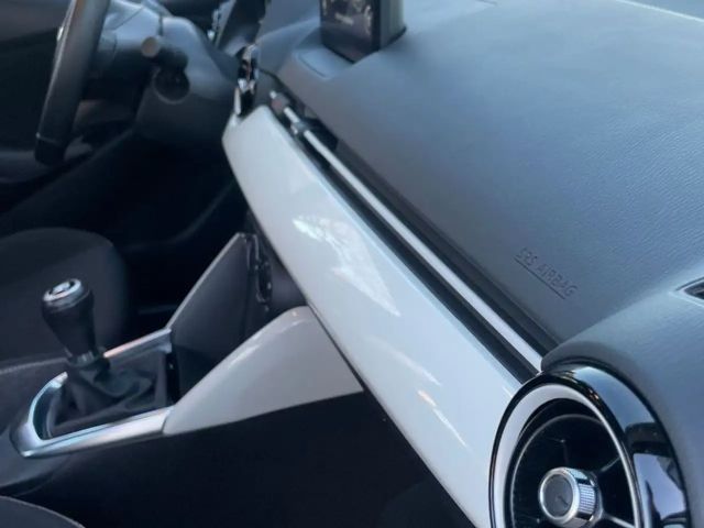 Mazda 2 Lim. Center-Line