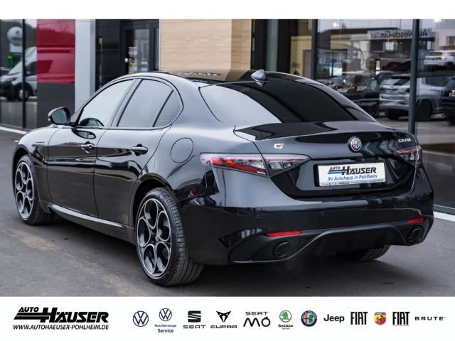 Alfa Romeo Giulia AT8 Q4 Turbo