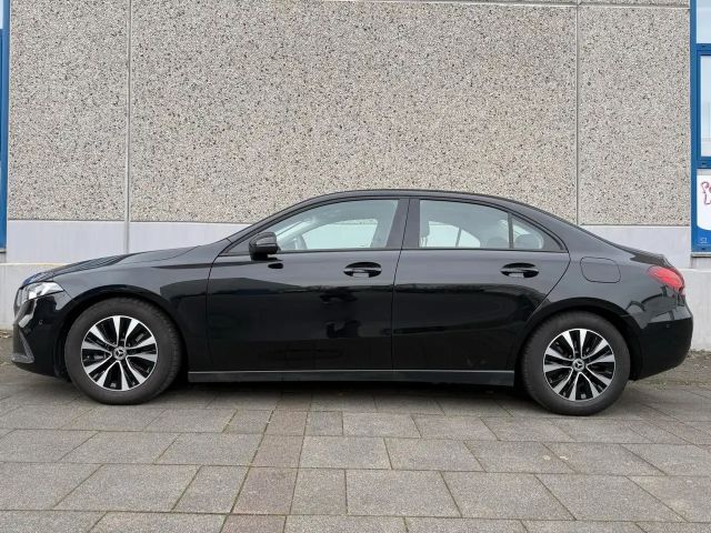 Mercedes-Benz A 180 A 180 d