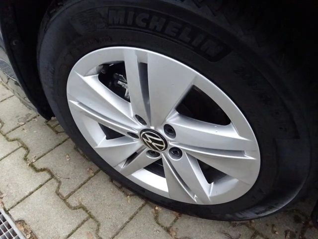 Volkswagen Golf 1.5 eTSI DSG Life Variant