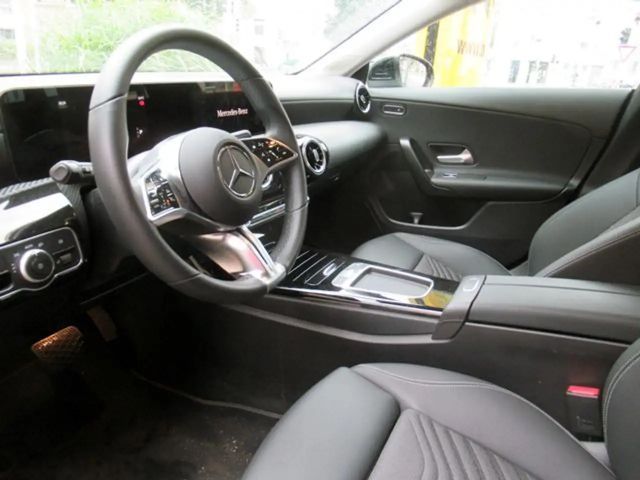 Mercedes-Benz CLA 180 7G-DCT Navi/SHZ/RFK/LED/16Tkm