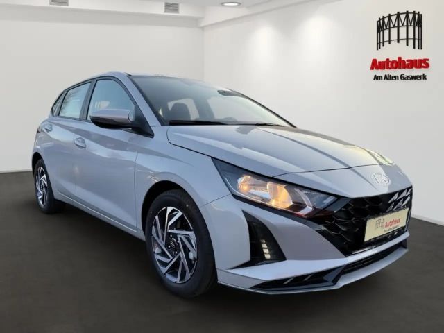 Hyundai i20 AUTOMAT+NAVI+APPLE/ANDROID+SITZHZG+LENKRADHZG+KAME