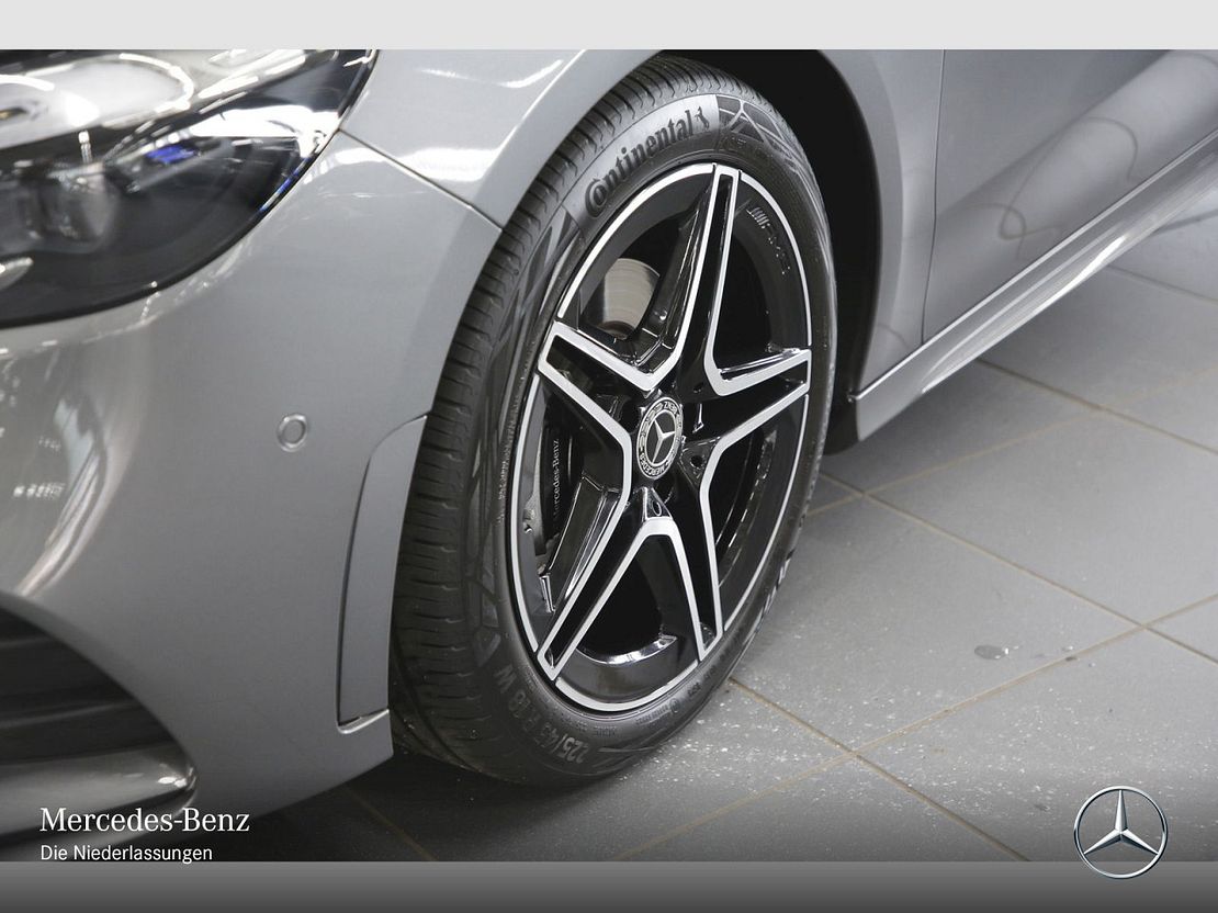 Mercedes-Benz B 200 AMG Line Sedan