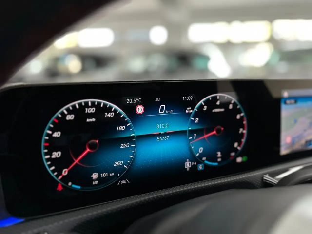 Mercedes-Benz CLA 200 AMG Line Sedan