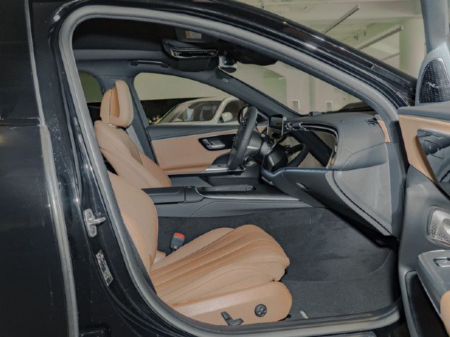 Mercedes-Benz E 200 4MATIC Sedan
