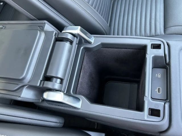 Land Rover Discovery D300 Dynamic R-Dynamic SE