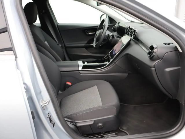 Mercedes-Benz C 180 AVANTGARDE Sedan