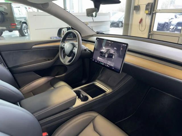 Tesla Model Y AWD Dual Motor Performance