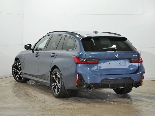 BMW 330 330e M-Sport xDrive