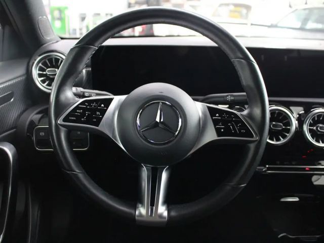 Mercedes-Benz A 200 Progressive