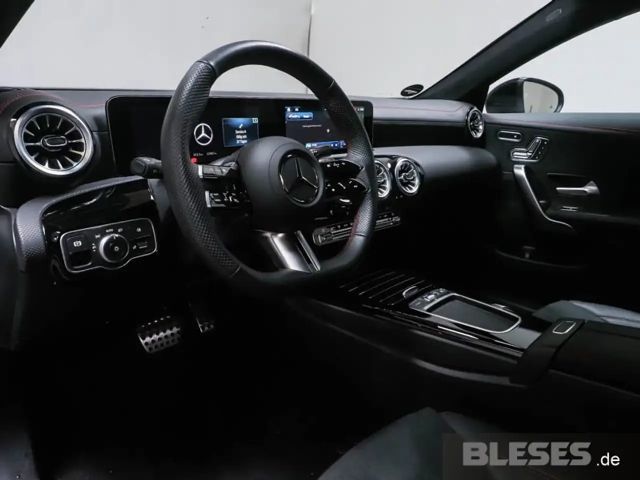 Mercedes-Benz CLA 200 AMG Line Coupé Premium