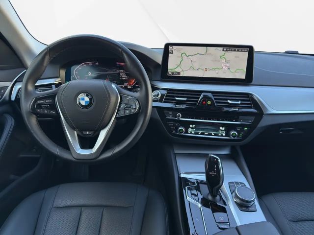 BMW 520 *** ALLRAD *** STANDHEIZUNG *** NP 74.500 *** -49%