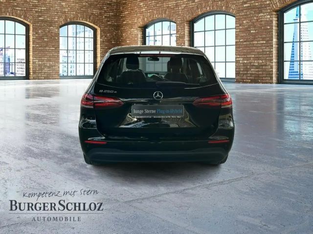 Mercedes-Benz B 250 B 250 e Sedan