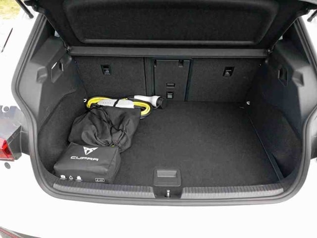 Cupra Born 62 kWh +WÄPU +BEATS +SCHALE +LED +ACC +19" +RKAM +NAVI