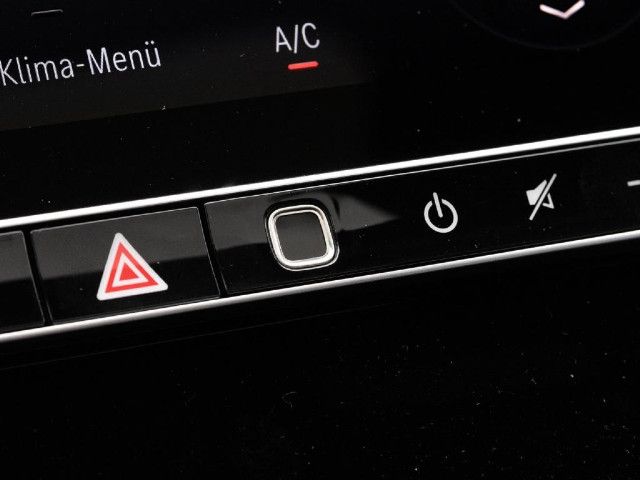 Mercedes-Benz C 200 AMG Line Sedan