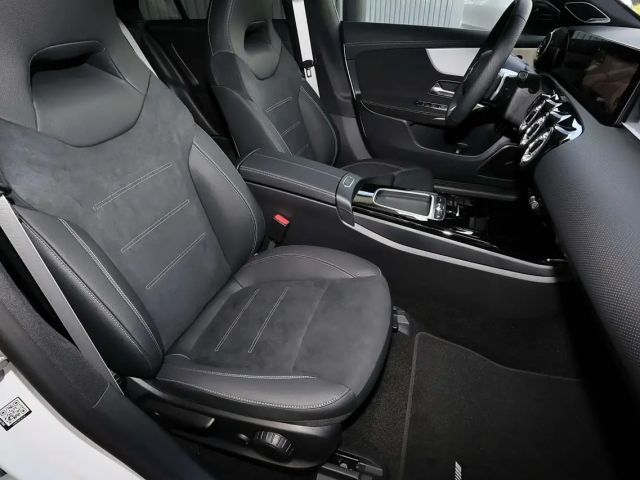 Mercedes-Benz CLA 200 AMG Line Coupé