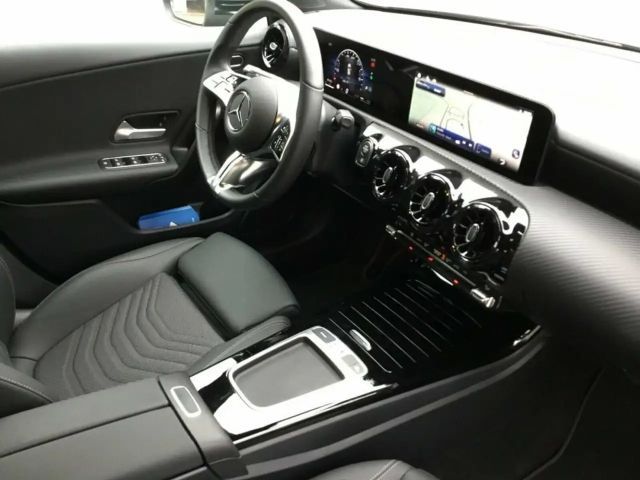 Mercedes-Benz A 180 AUT DynLicht Fernlichtass. Kam. KlimaA LED