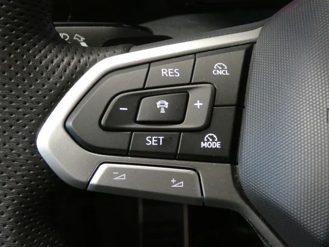 Volkswagen Golf 1.5 eTSI DSG R-Line