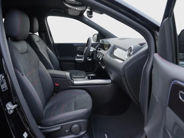 Mercedes-Benz B 180 AMG Line Sedan