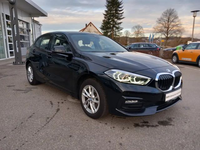 BMW 118 118i Sedan Sport Line