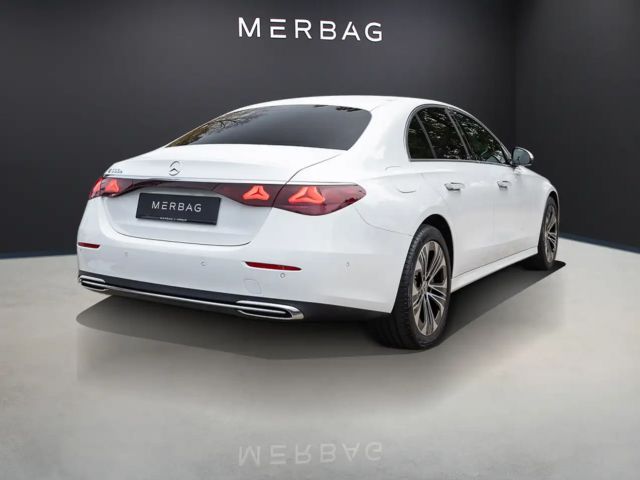 Mercedes-Benz E 300 E 300 e Sedan