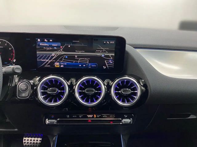 Mercedes-Benz B 180 AMG Line Sedan